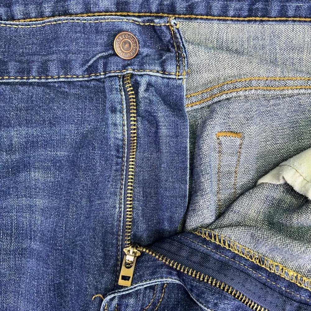 Levis levi 569